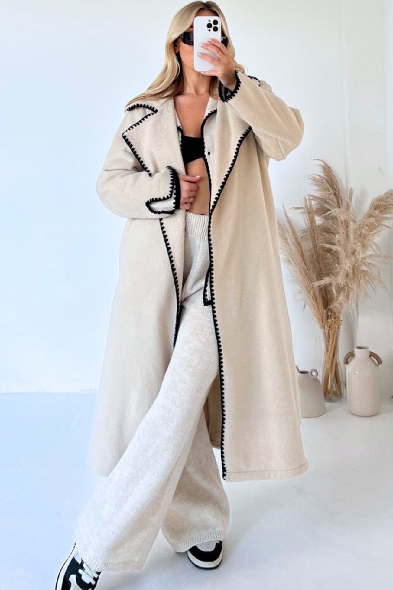 Cecilia® | Long coat with lapels and lace and open front