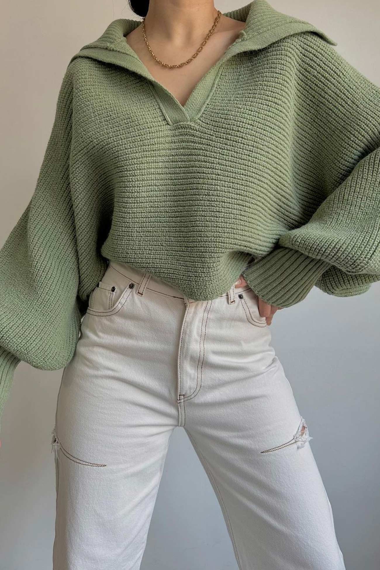 Carolina® | V-neck lapel sweater with puff sleeves