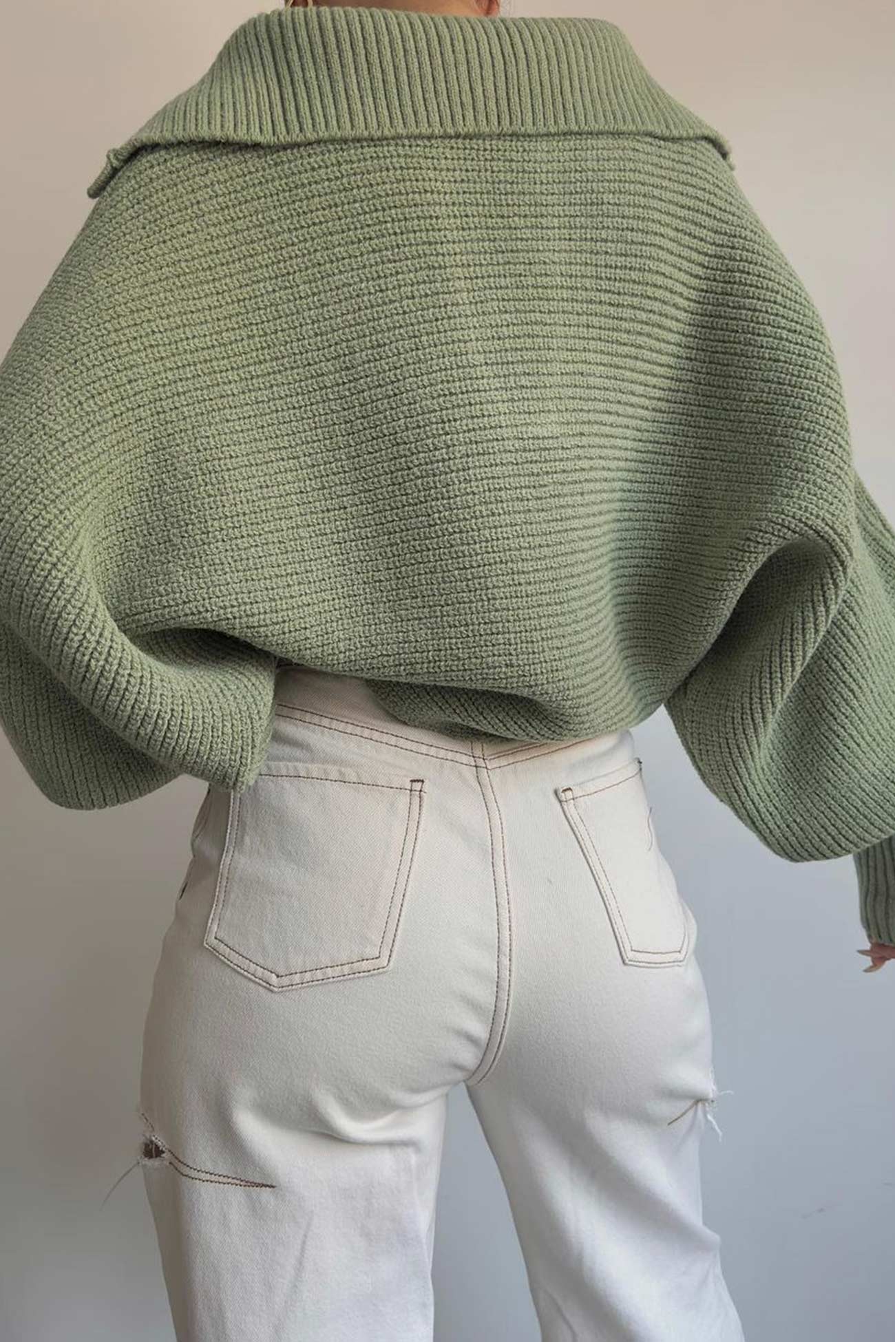 Carolina® | V-neck lapel sweater with puff sleeves