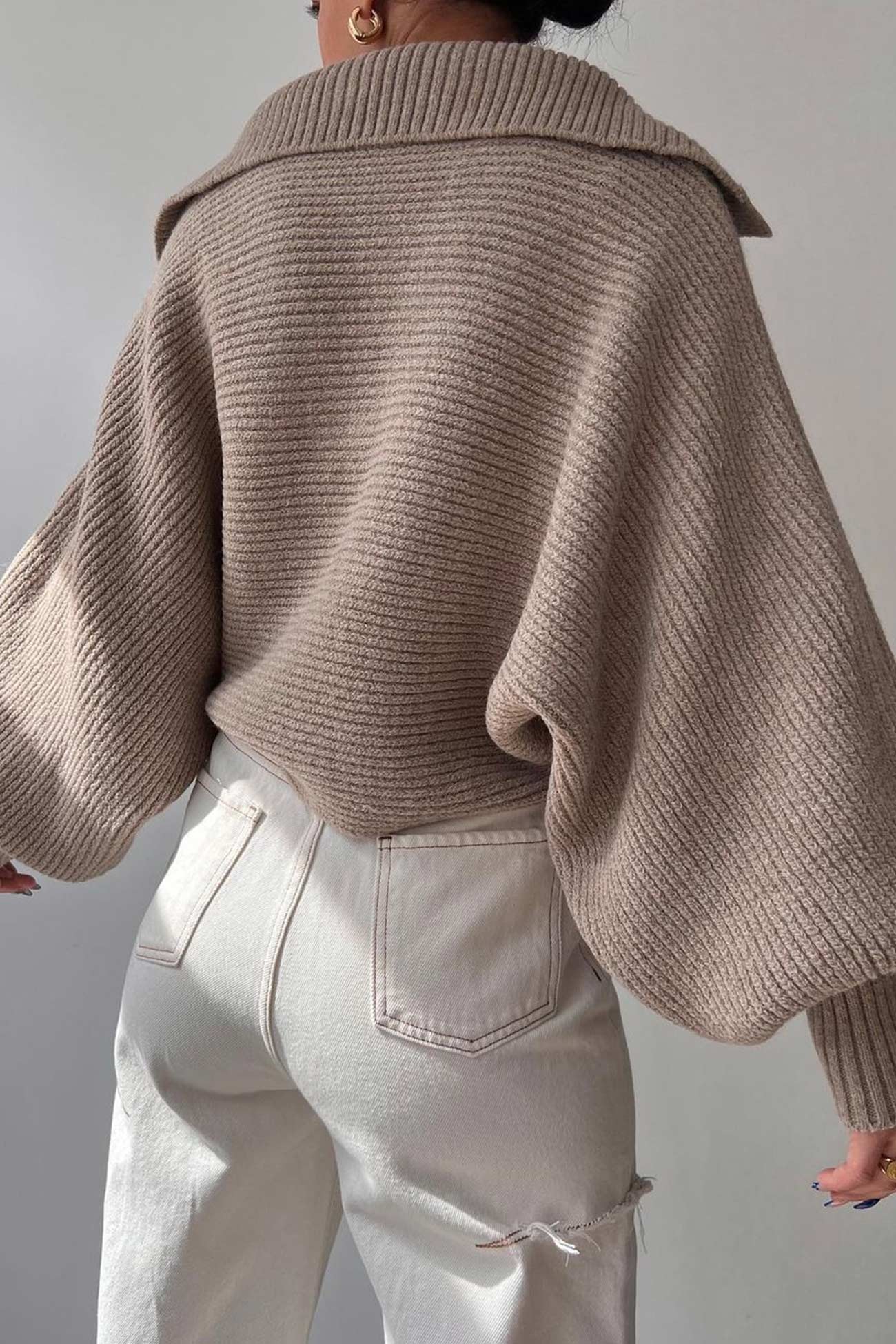 Carolina® | V-neck lapel sweater with puff sleeves