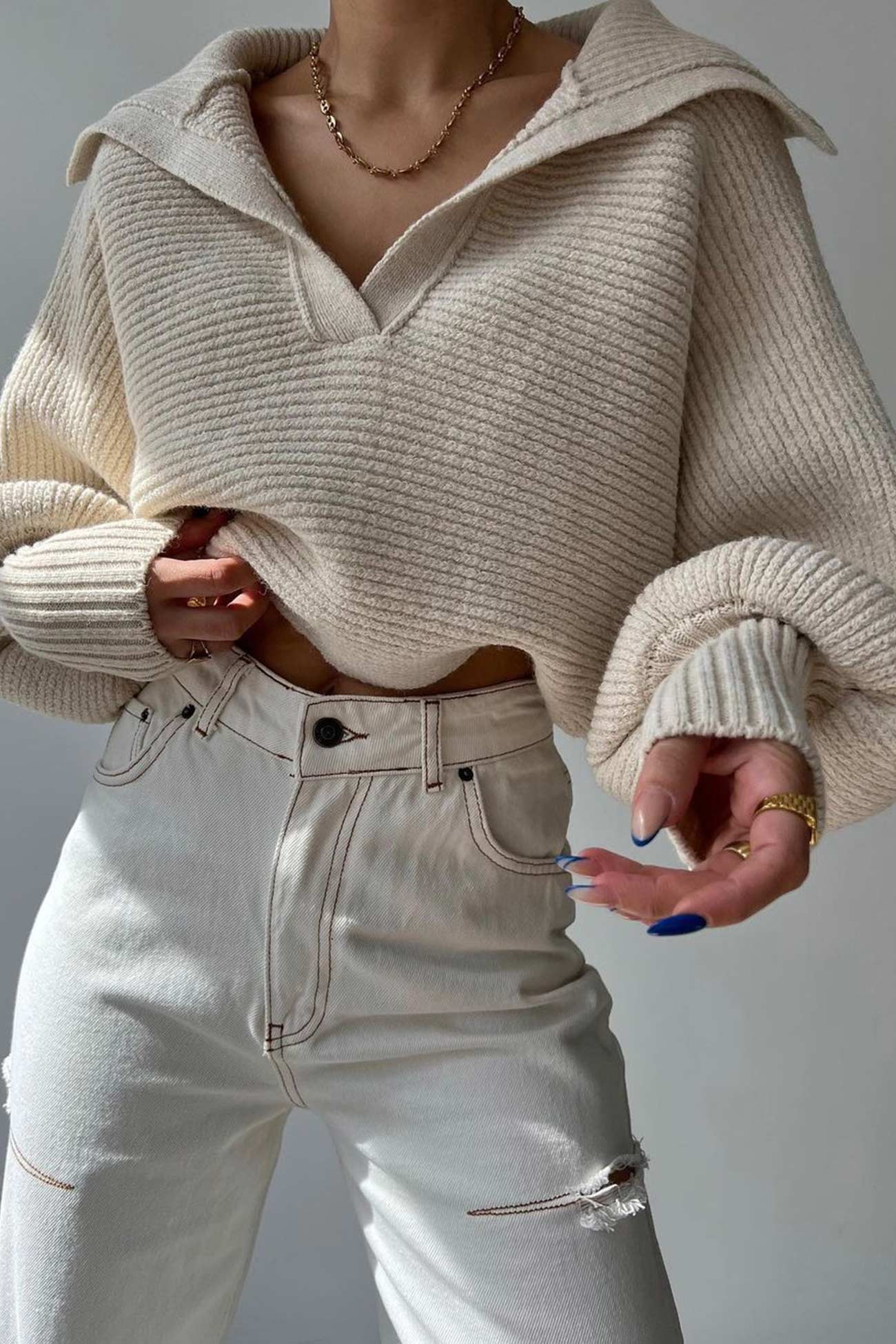 Carolina® | V-neck lapel sweater with puff sleeves