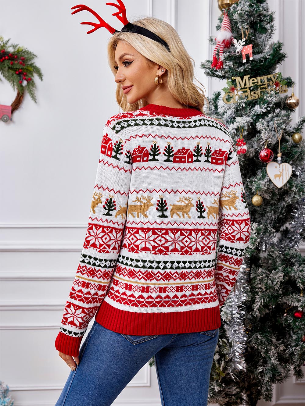 Dalia® | Ugly Christmas sweater embroidered with loose reindeer