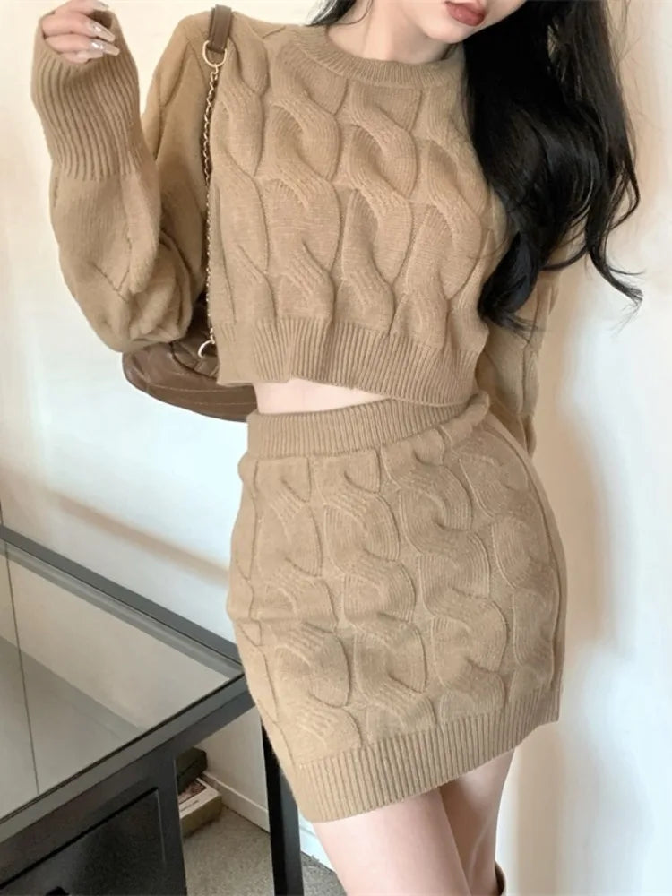 Brooklyn® | Elegant 2-piece set consisting of a knitted sweater and skirt