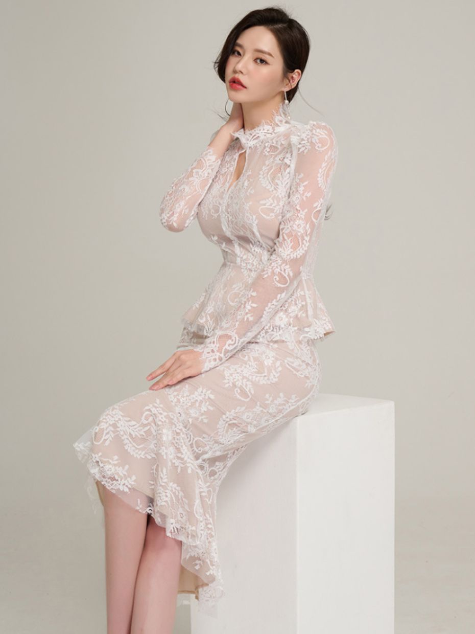 Women's Elegant Lace Dress - Long Sleeves - Vintage Floral Design