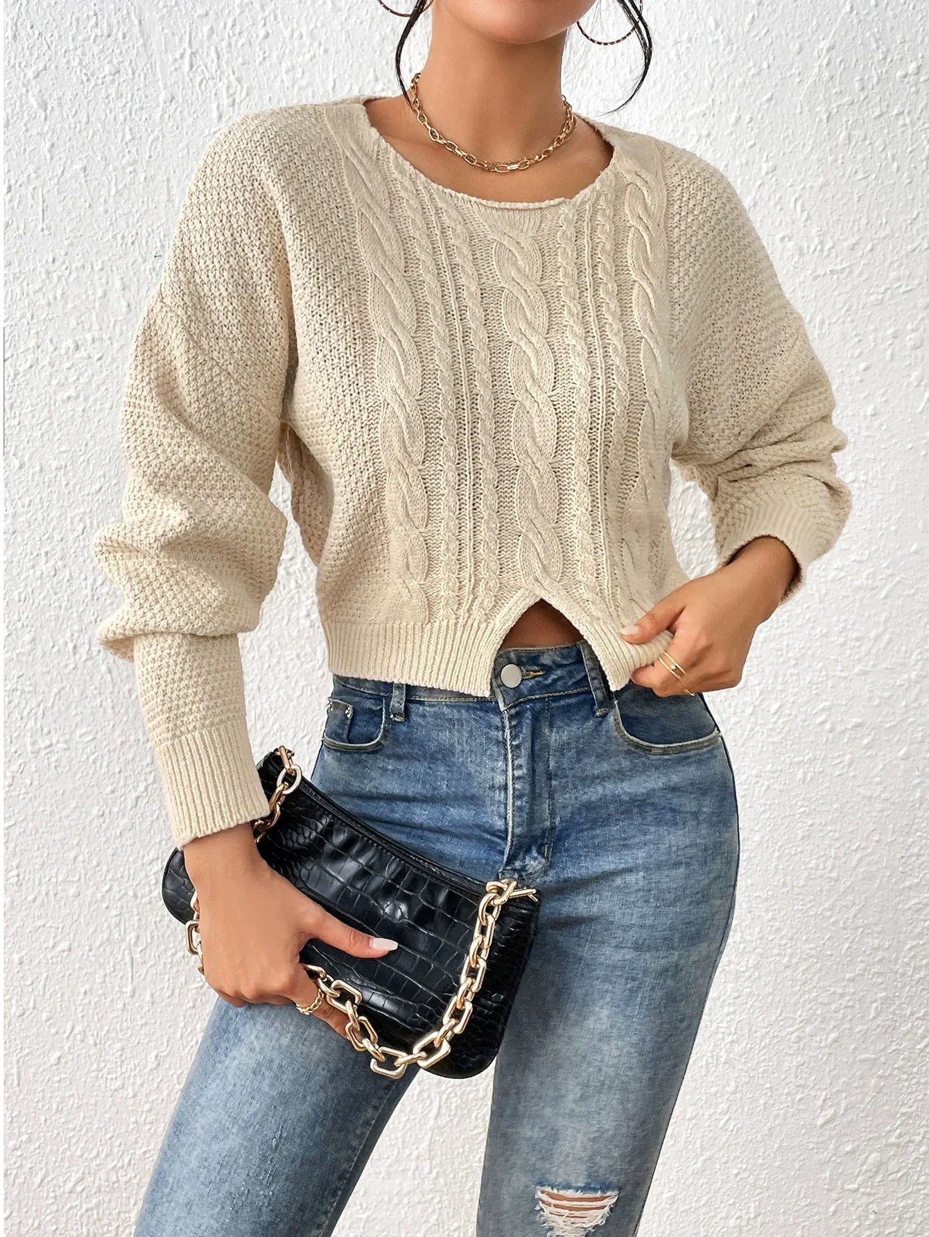 Women’s Sweater – Wool Blend – Relaxed Fit – Cable Knit – Round Neck – Split Hem