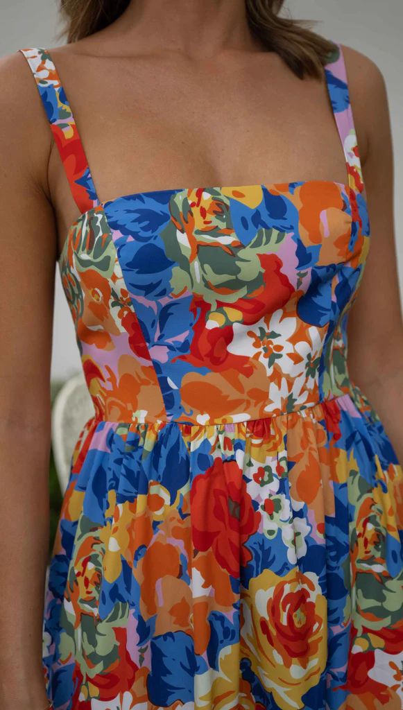 Diana® | Long dress with a square neckline and a vibrant floral print