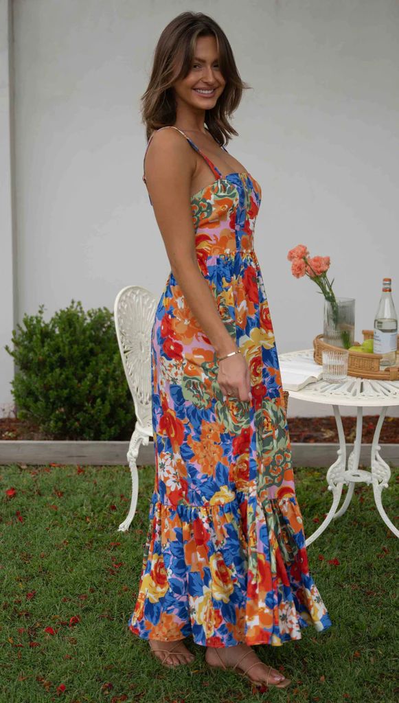 Diana® | Long dress with a square neckline and a vibrant floral print