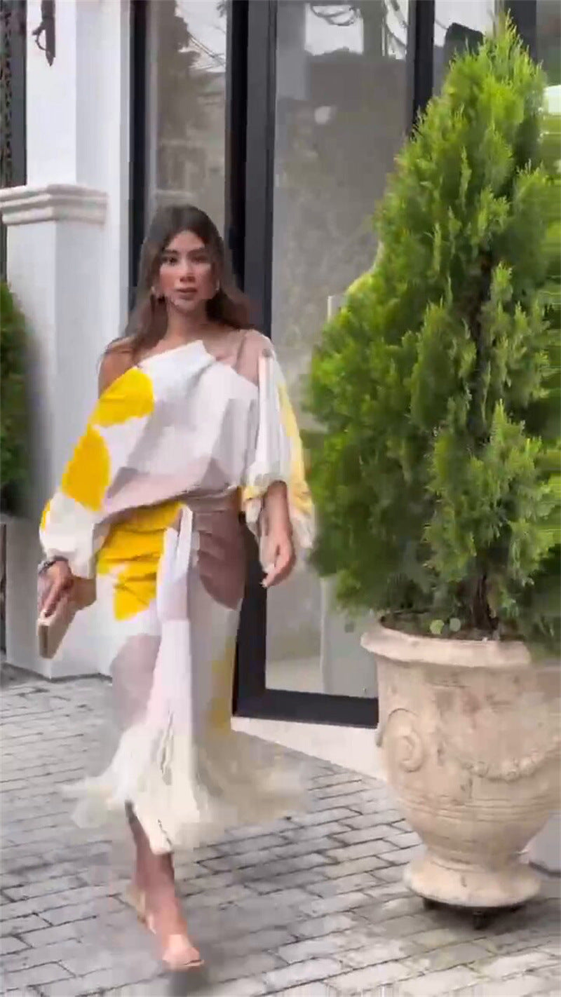 Andrea® | Asymmetrical set with fringes and geometric print