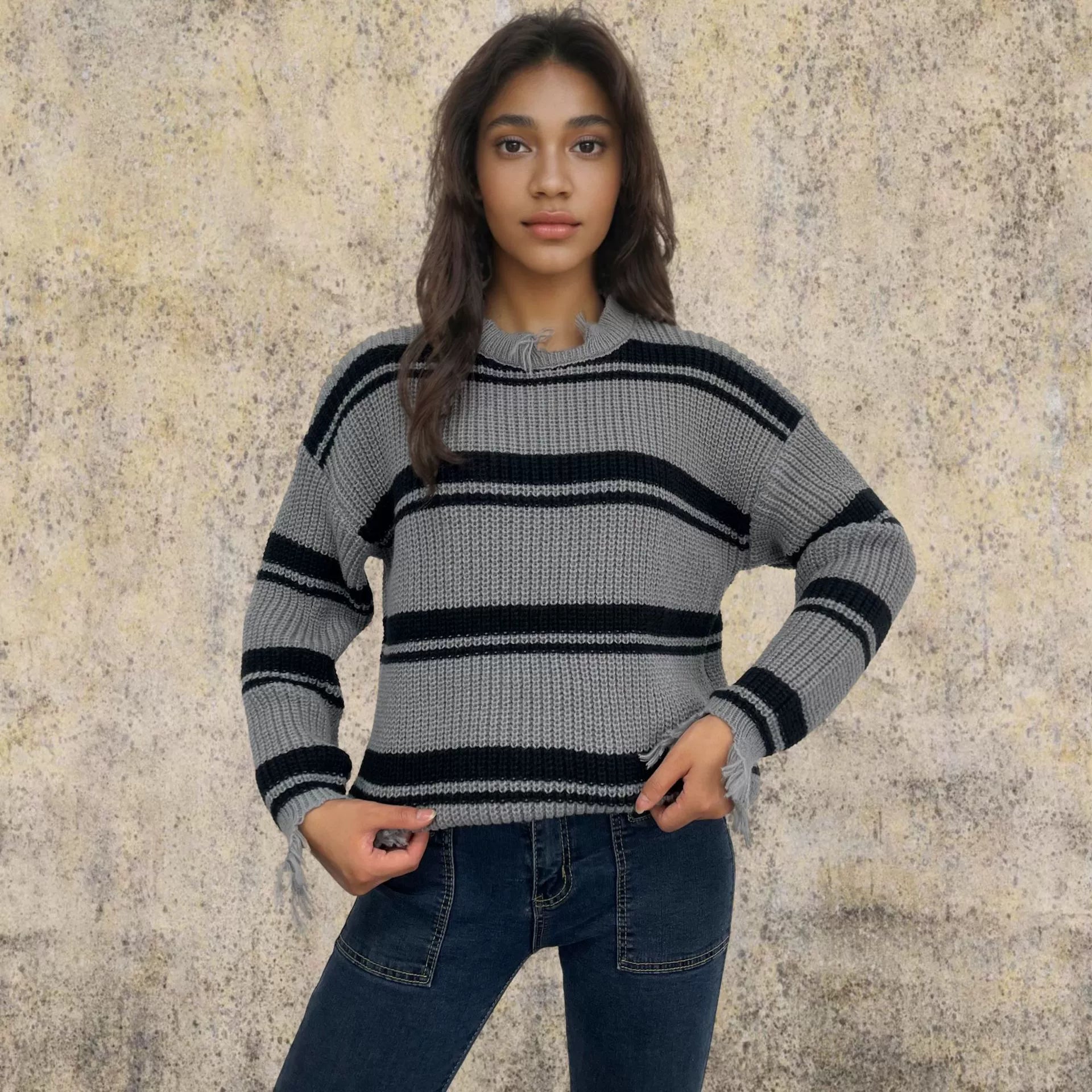 Women’s Pullover Sweater – Oversized Fit – Knitted Wool – Contrast Stripes – Fringe Hem