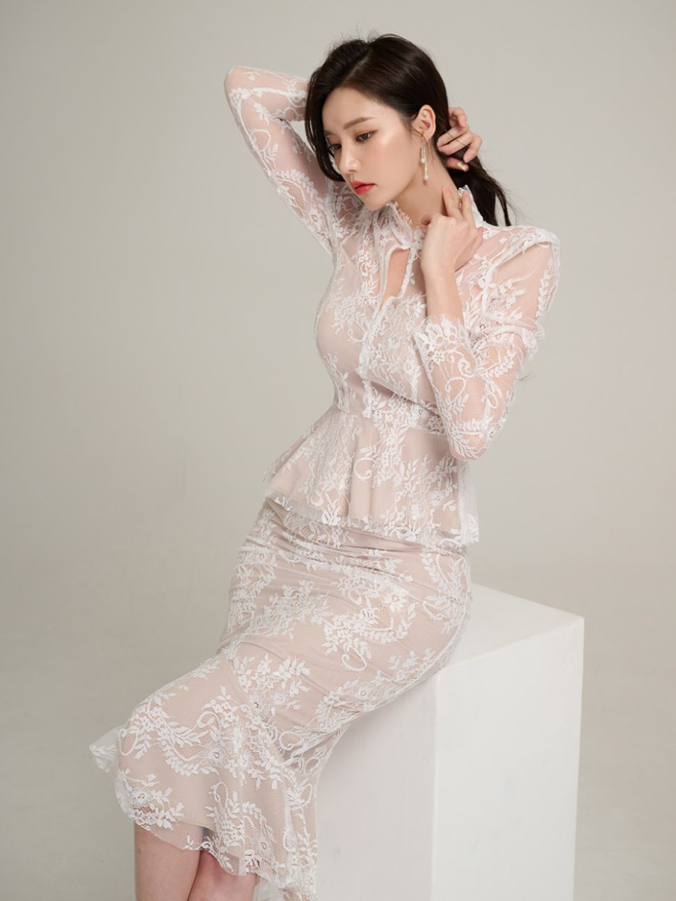 Women's Elegant Lace Dress - Long Sleeves - Vintage Floral Design