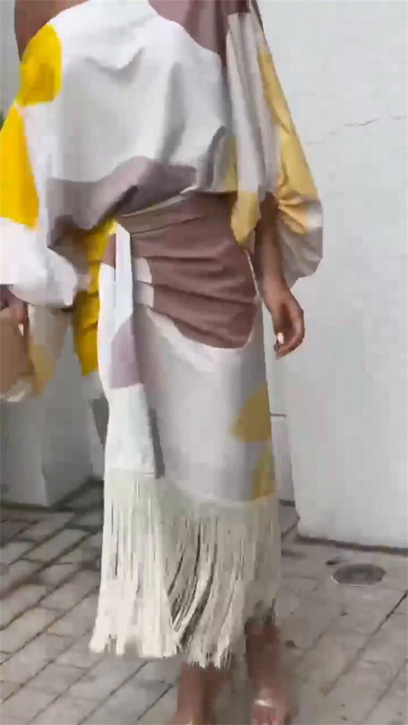 Andrea® | Asymmetrical set with fringes and geometric print