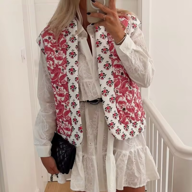 Clara® | Paisley Print Steppweste