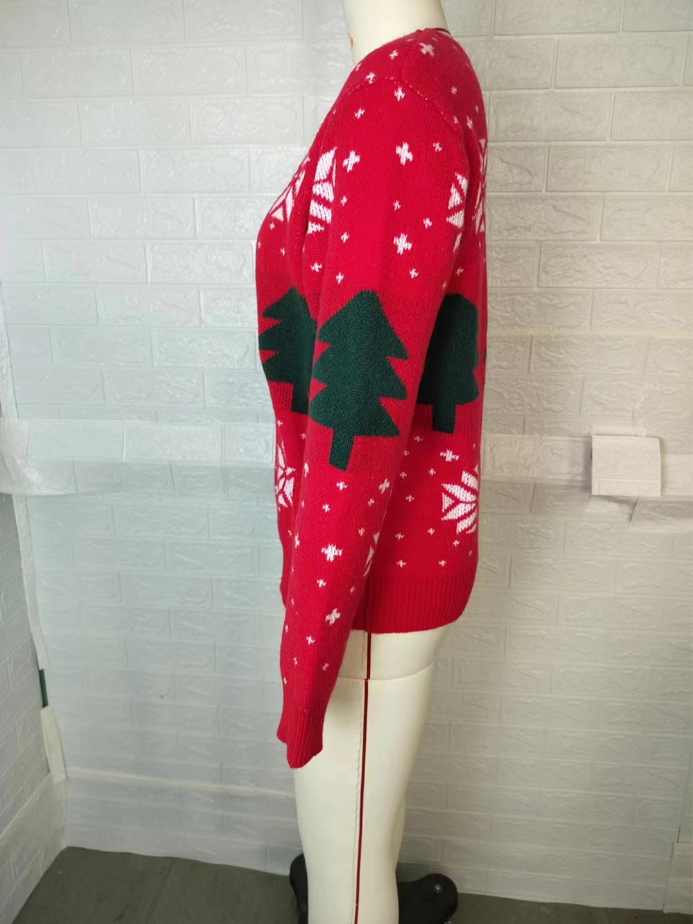 Dorotea® | Red Christmas tree jacquard sweater
