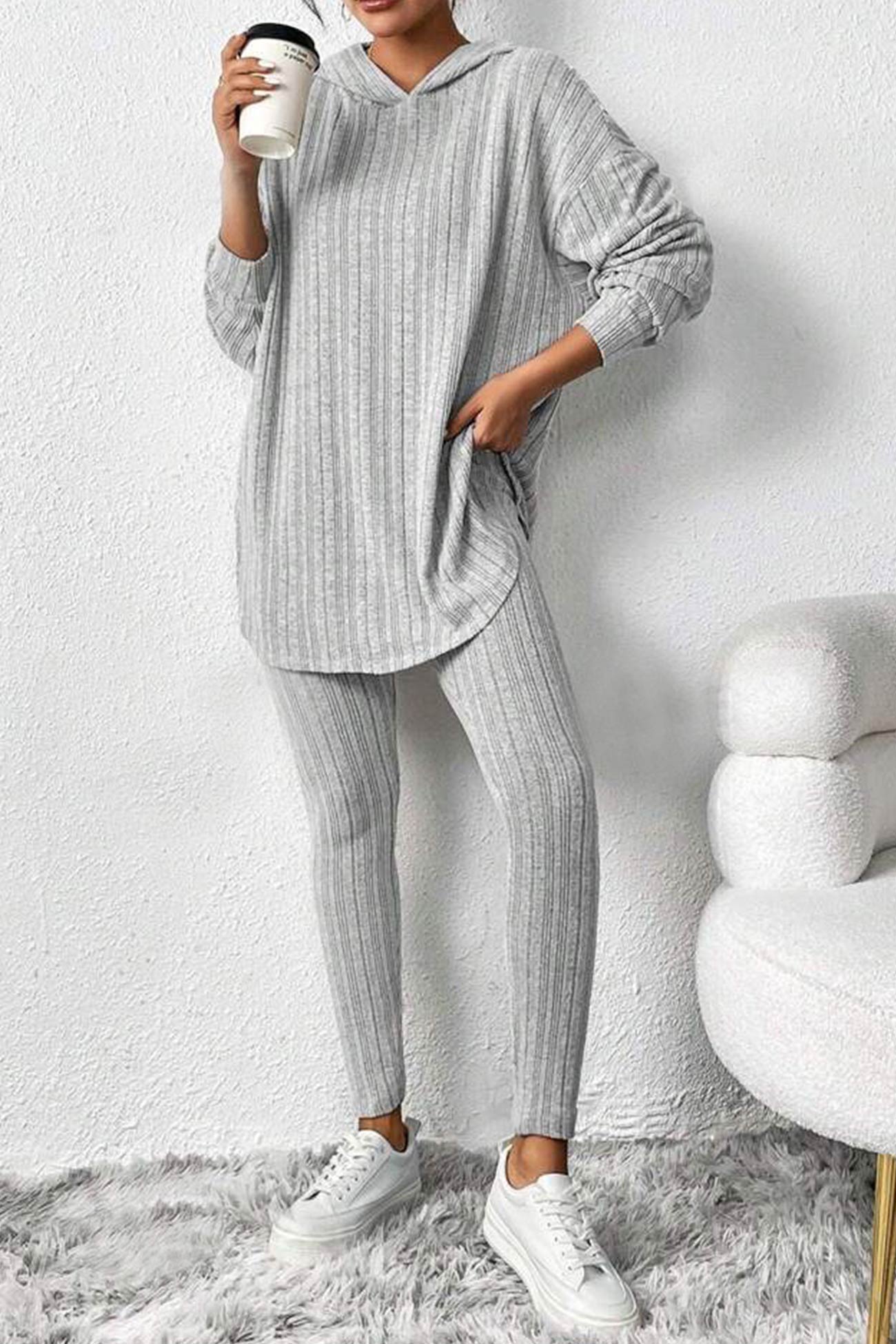 Delia® | Mid-length hooded leggings set with ribbed slits