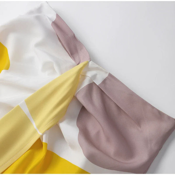 Andrea® | Asymmetrical set with fringes and geometric print