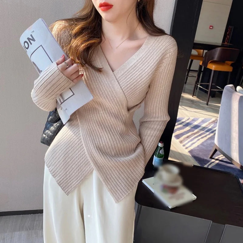 Cristiana® | Women's knitted sweater with long sleeves and V-neck