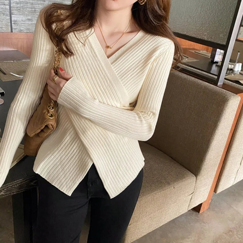 Cristiana® | Women's knitted sweater with long sleeves and V-neck