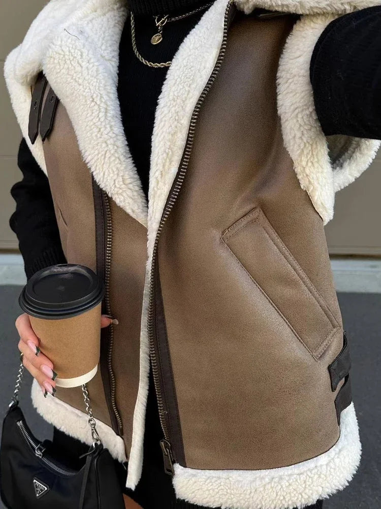 Delia® | Women's vest made of imitation suede with lapel collar