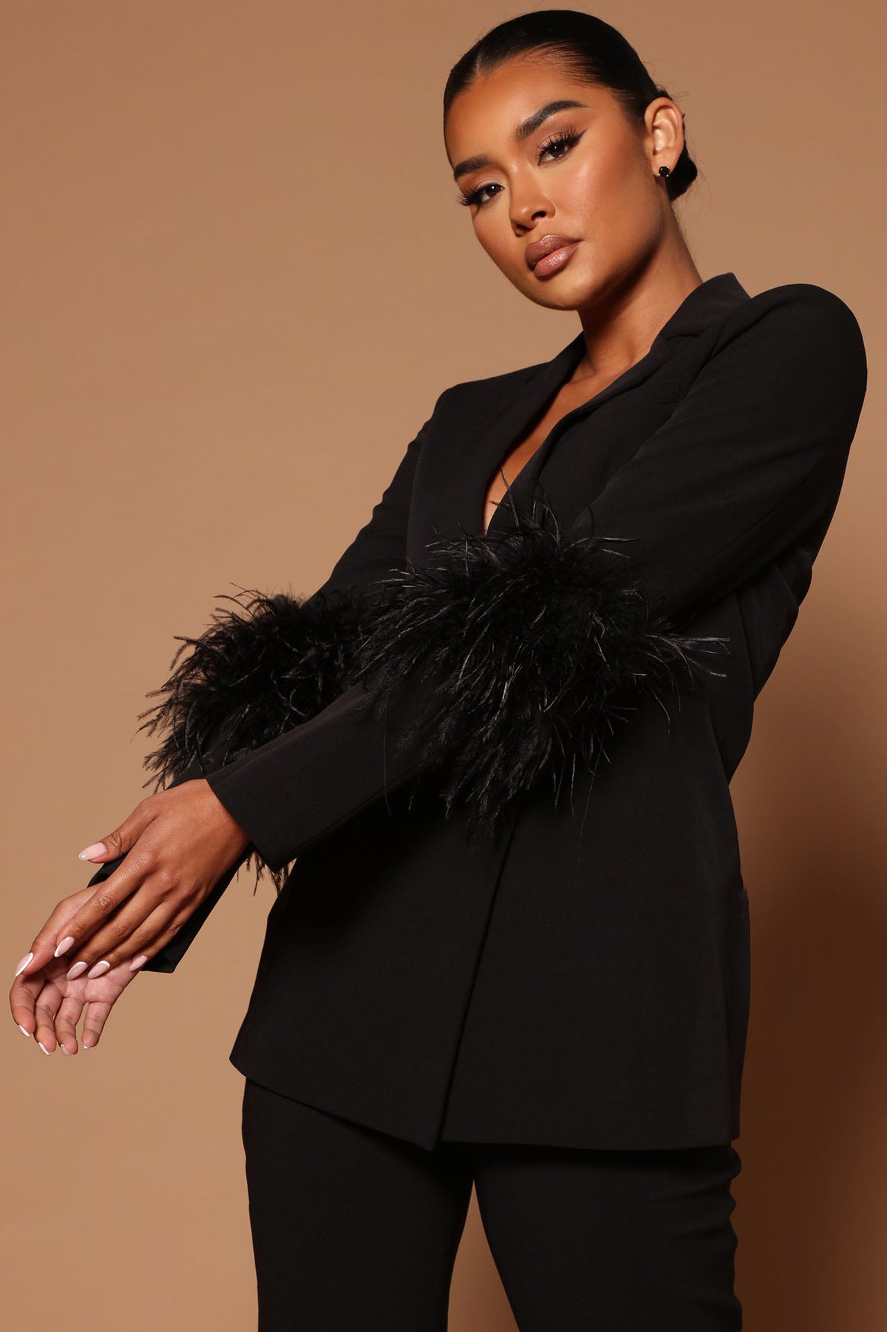 Amara® | Blazer with feathers and pants set for women