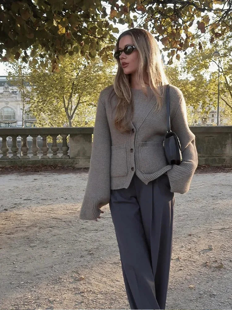 Barbara® | Women's cardigan with long sleeves and button placket