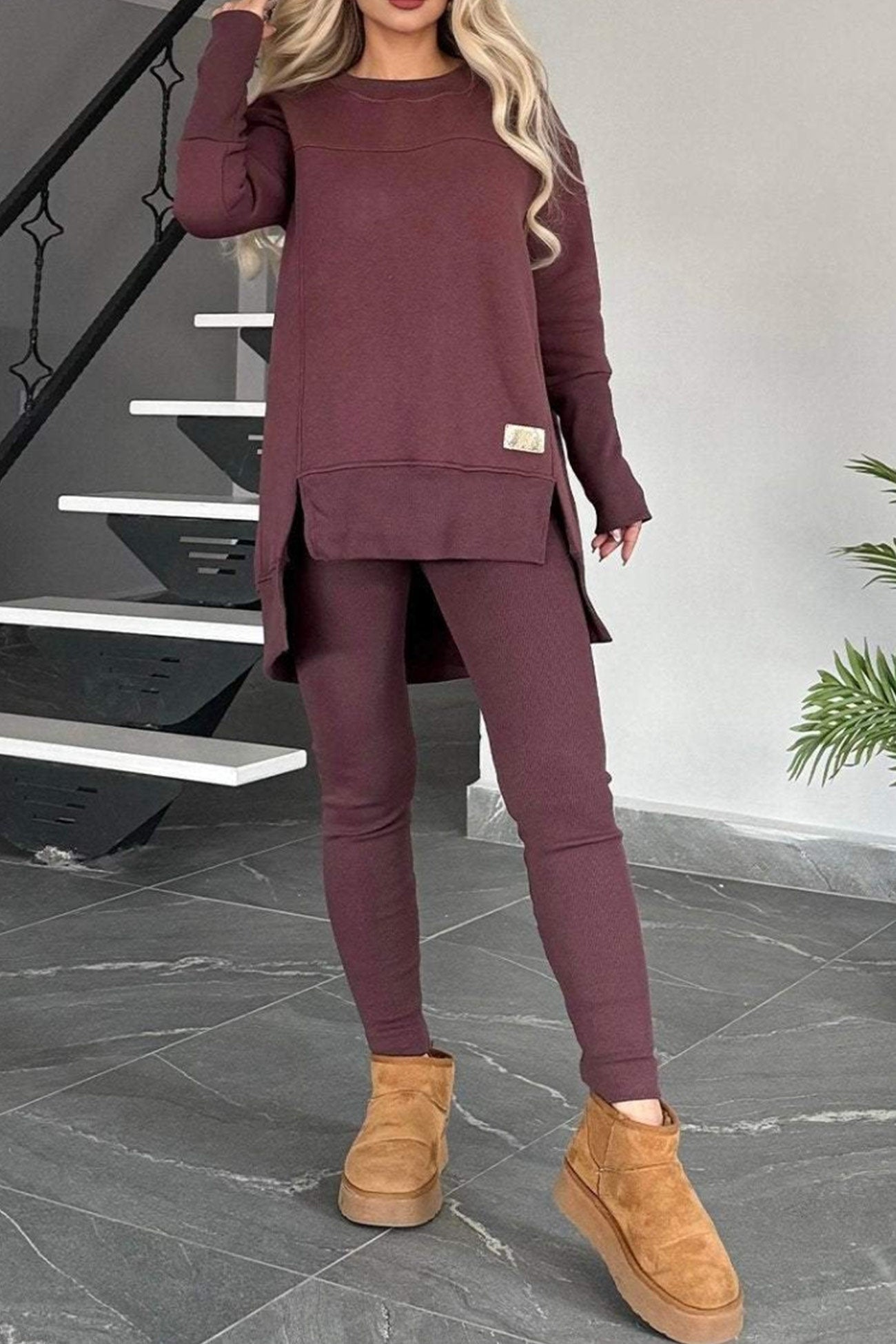 Claudia® | Sweatshirt and skinny pants set with a slit and a high low hem