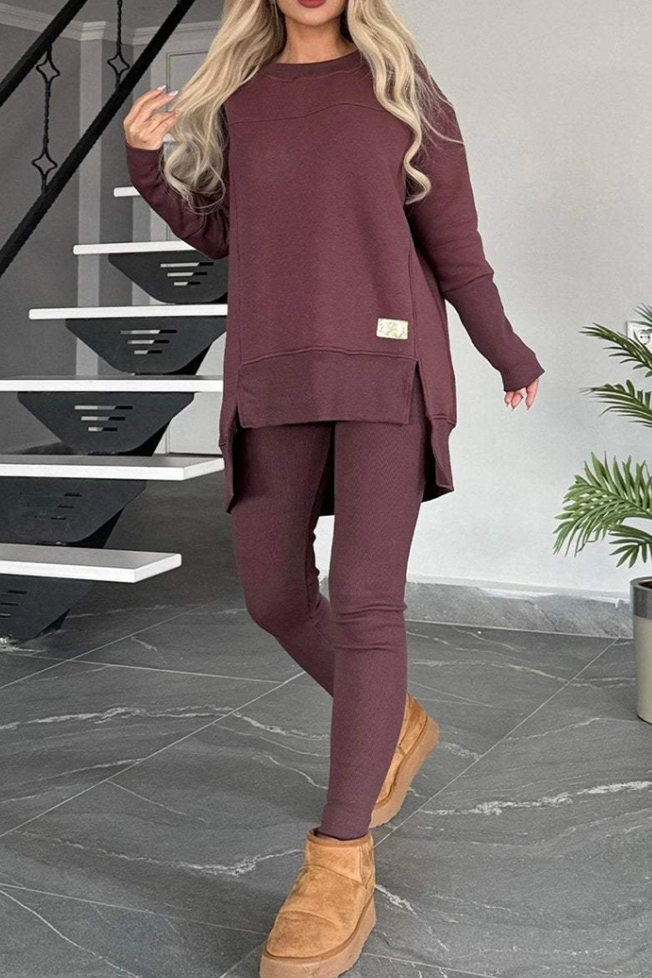 Claudia® | Sweatshirt and skinny pants set with a slit and a high low hem