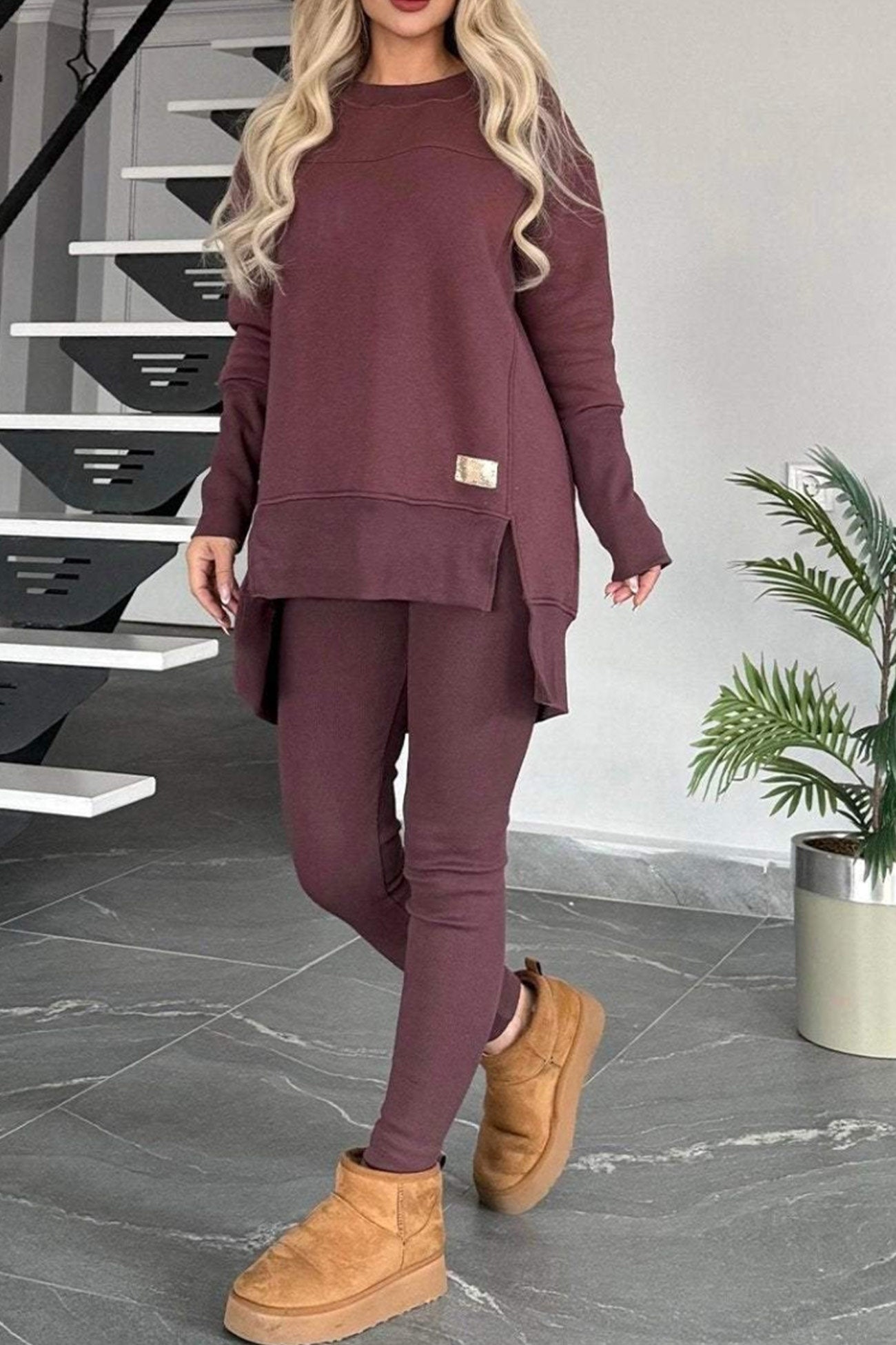 Claudia® | Sweatshirt and skinny pants set with a slit and a high low hem