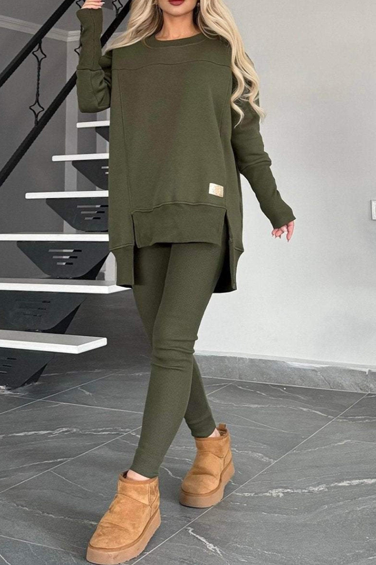 Claudia® | Sweatshirt and skinny pants set with a slit and a high low hem