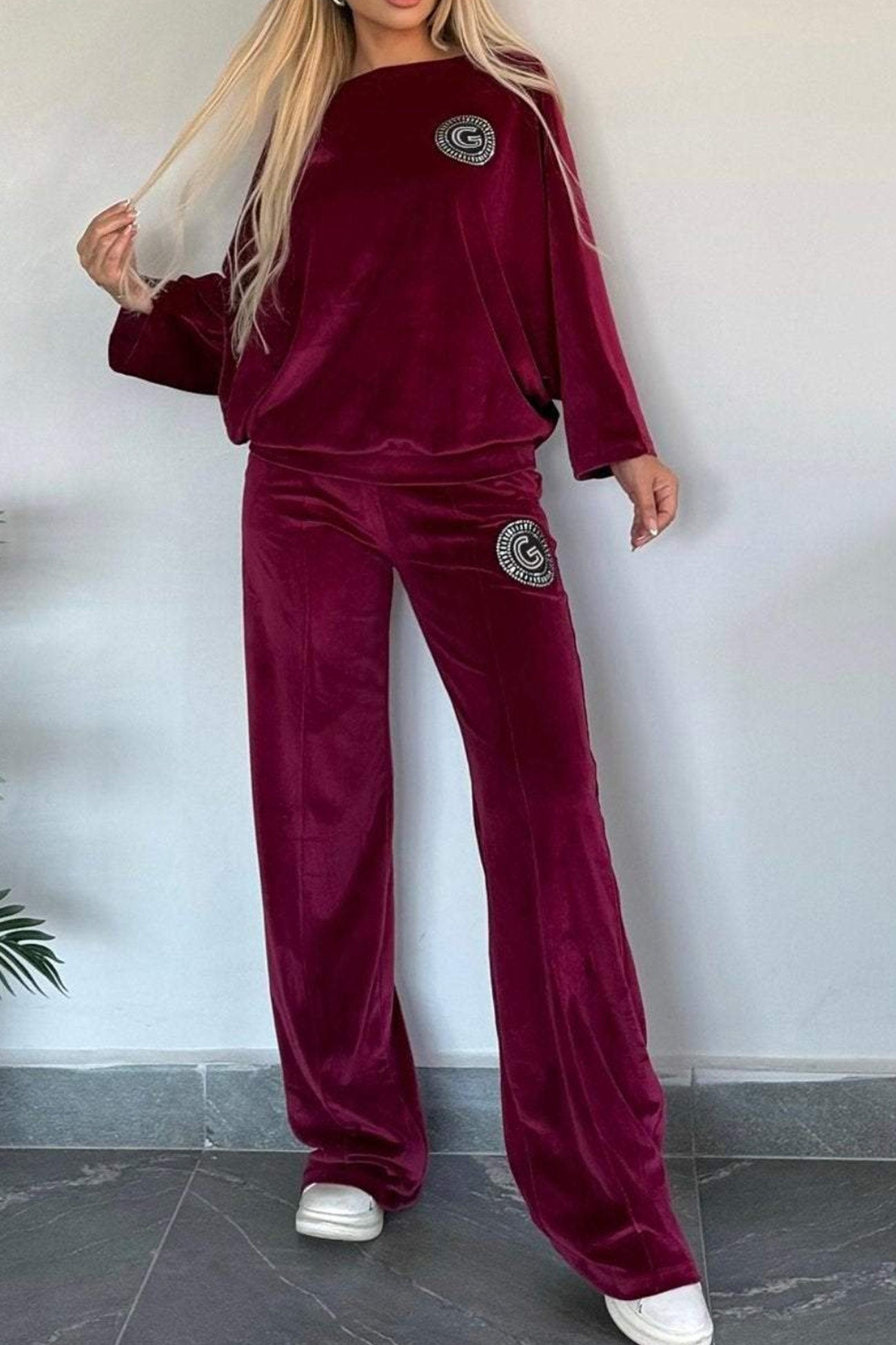 Cristina® | Two-piece suede suit with batwing sleeves