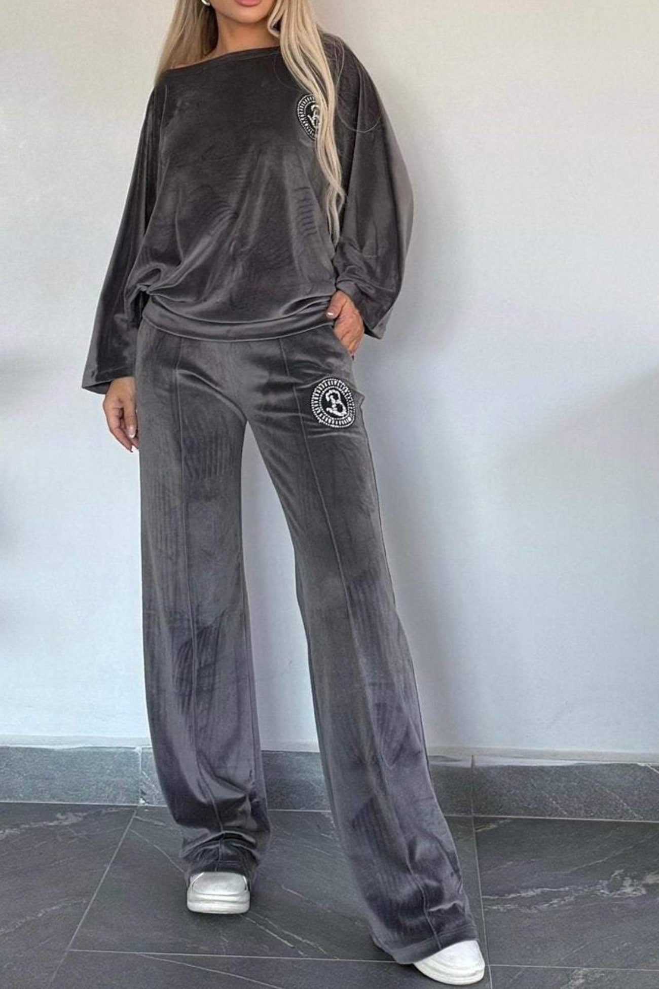 Cristina® | Two-piece suede suit with batwing sleeves
