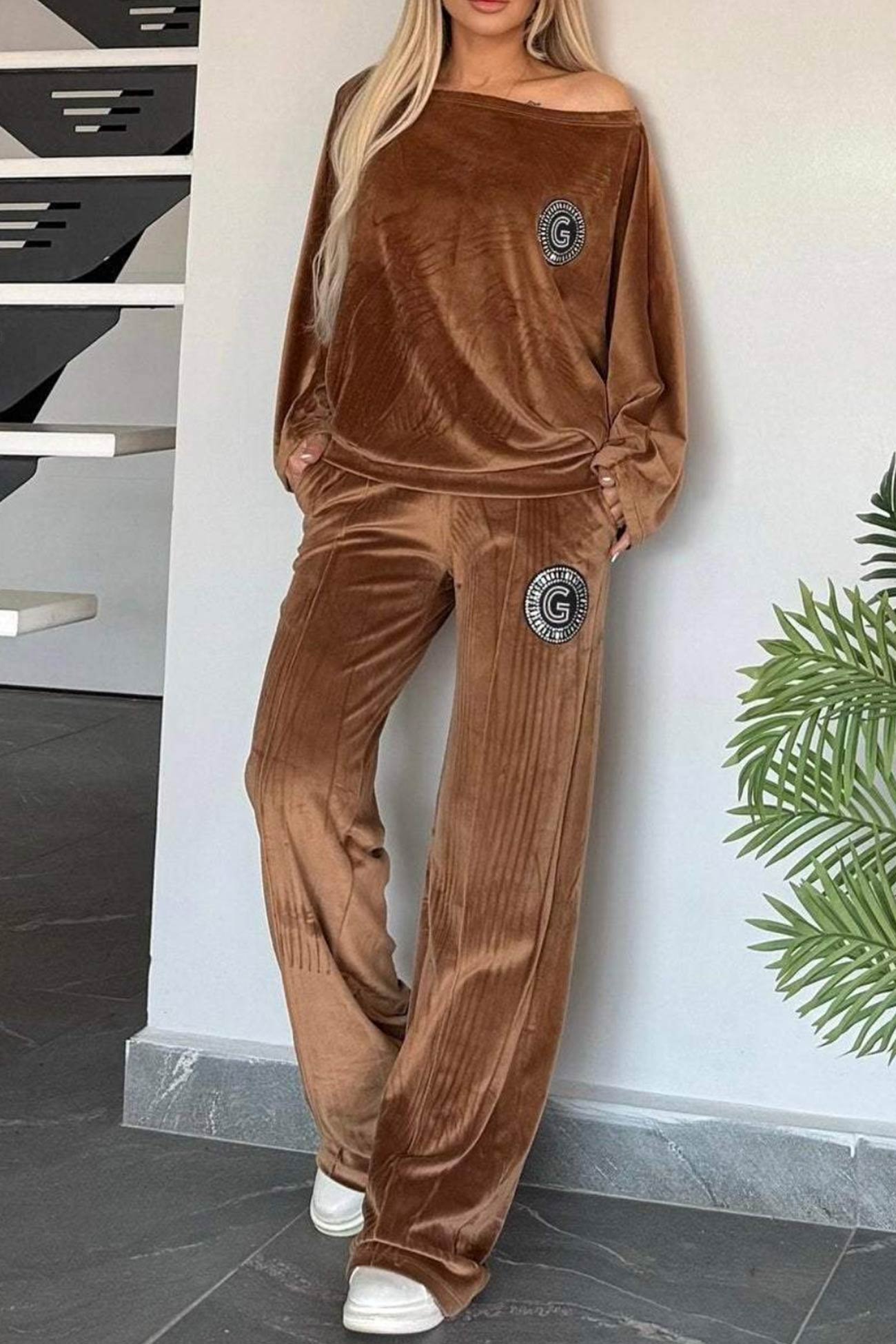 Cristina® | Two-piece suede suit with batwing sleeves
