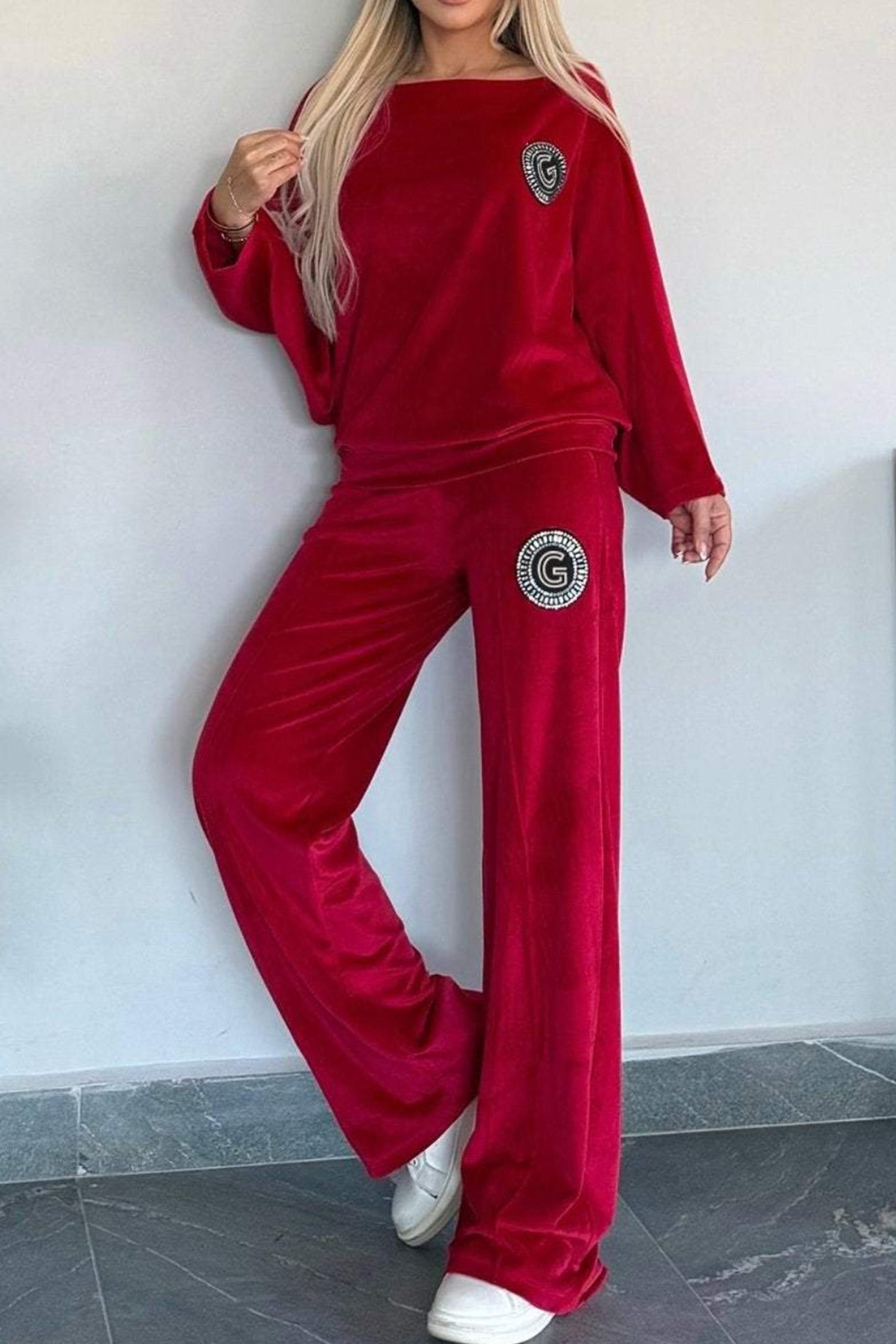 Cristina® | Two-piece suede suit with batwing sleeves