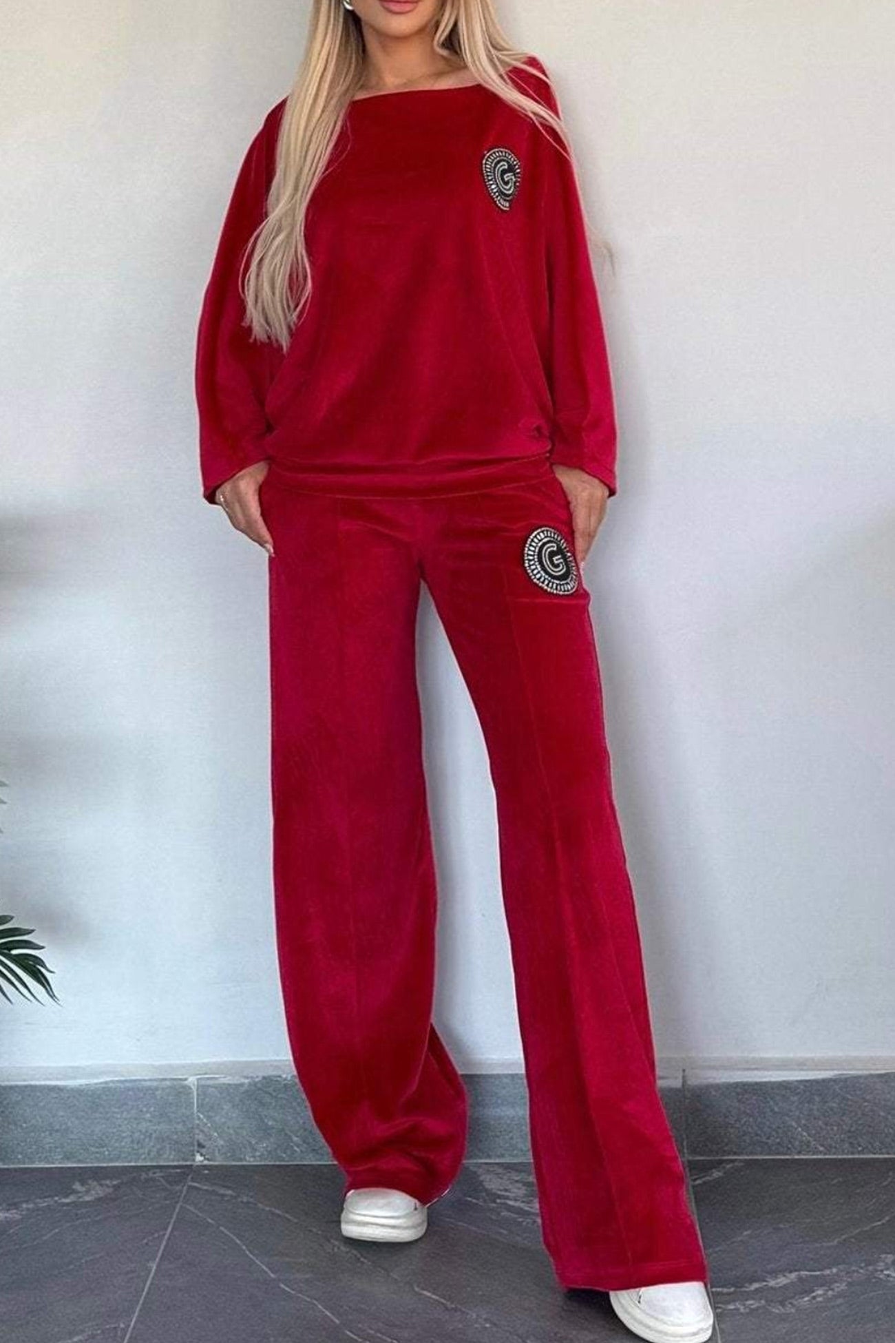 Cristina® | Two-piece suede suit with batwing sleeves