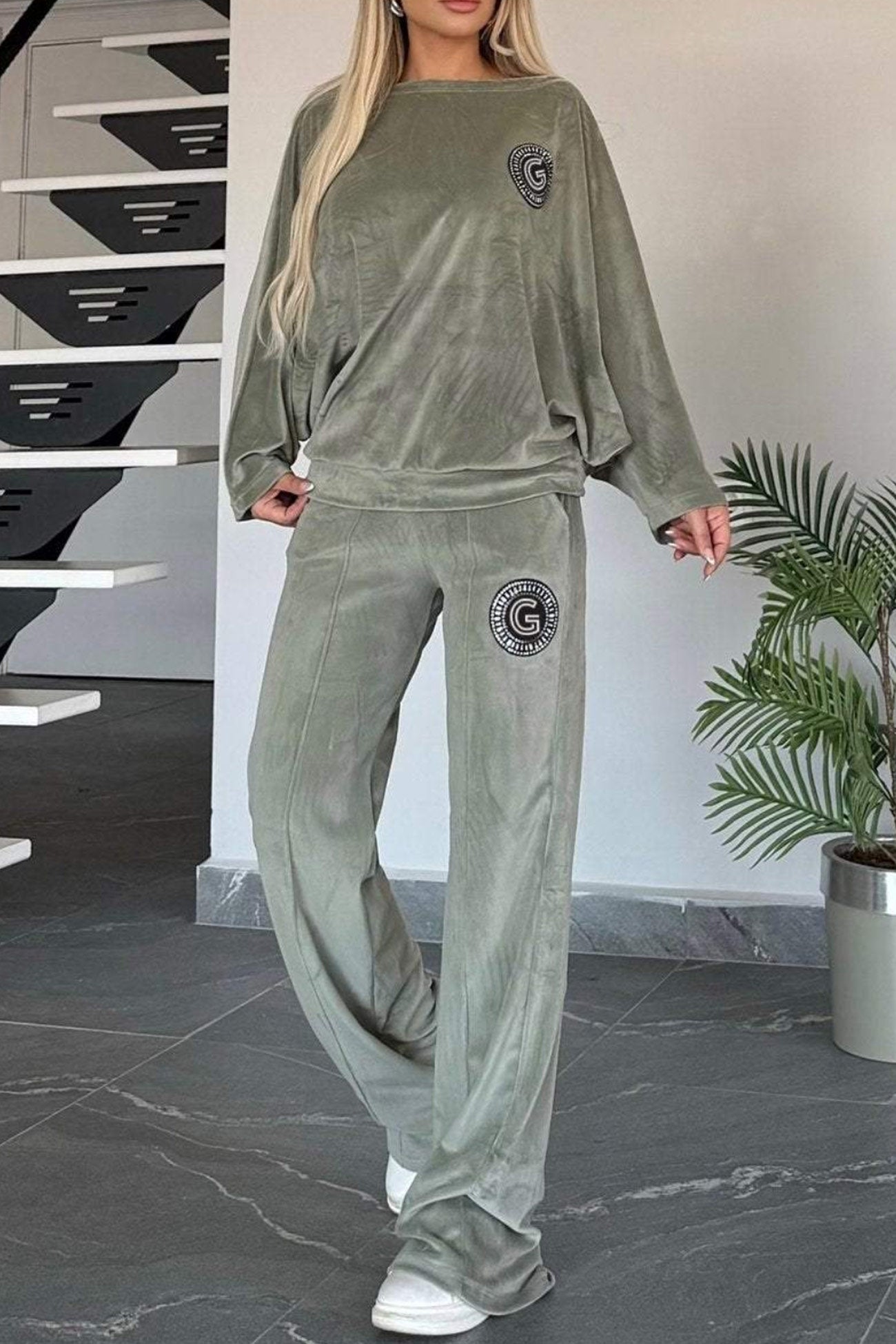 Cristina® | Two-piece suede suit with batwing sleeves