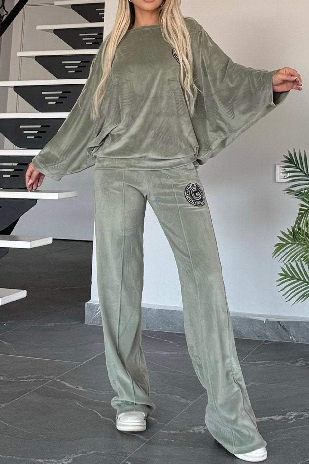 Cristina® | Two-piece suede suit with batwing sleeves