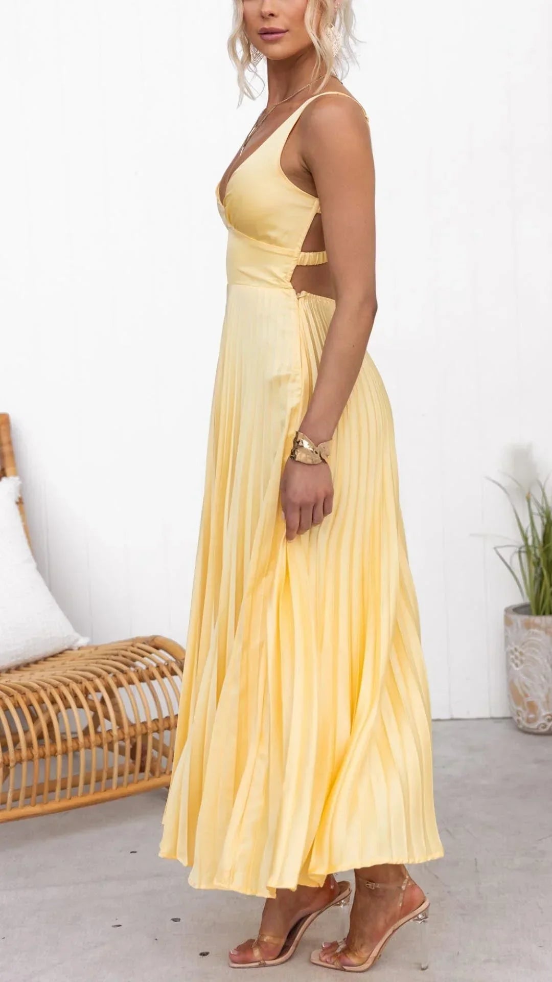 Mandy | Elegant Yellow Pleated V-Neck Maxi Dress