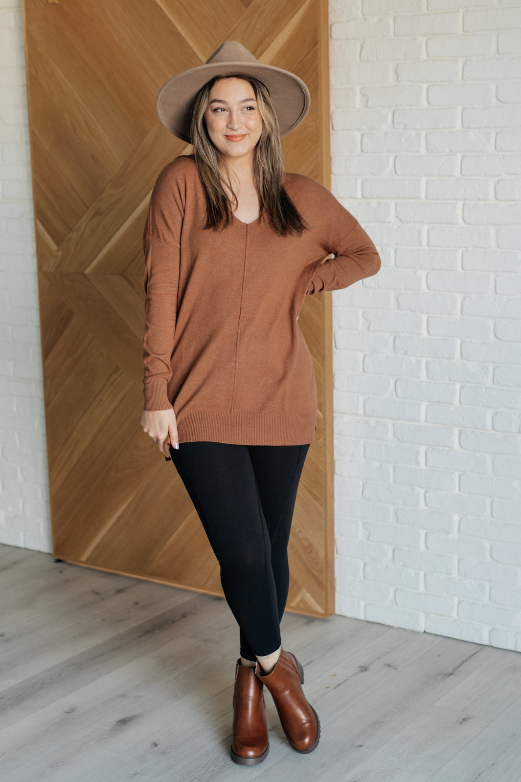 Beata® | V-neck sweater with front seam in deep camel
