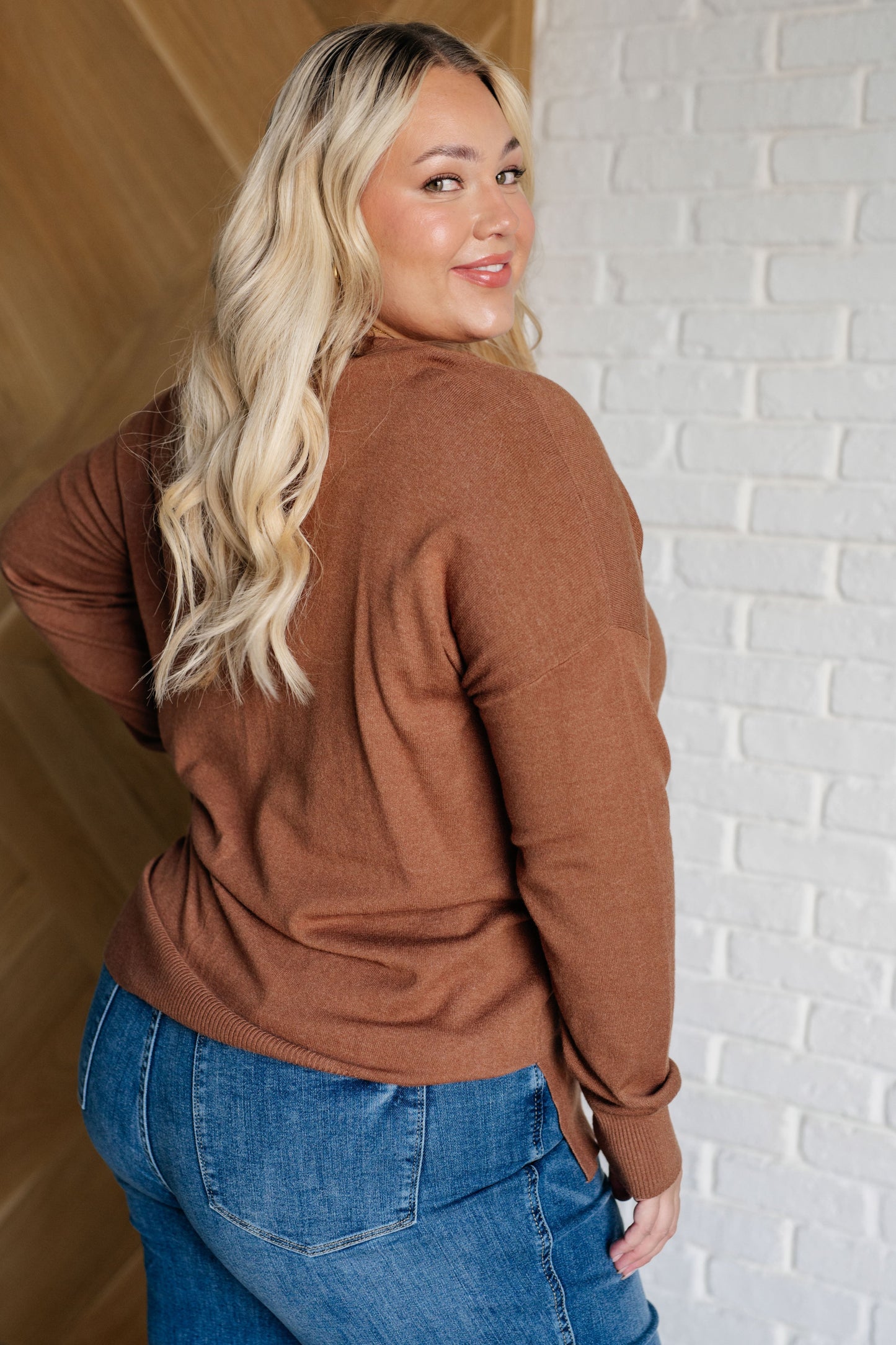 Beata® | V-neck sweater with front seam in deep camel
