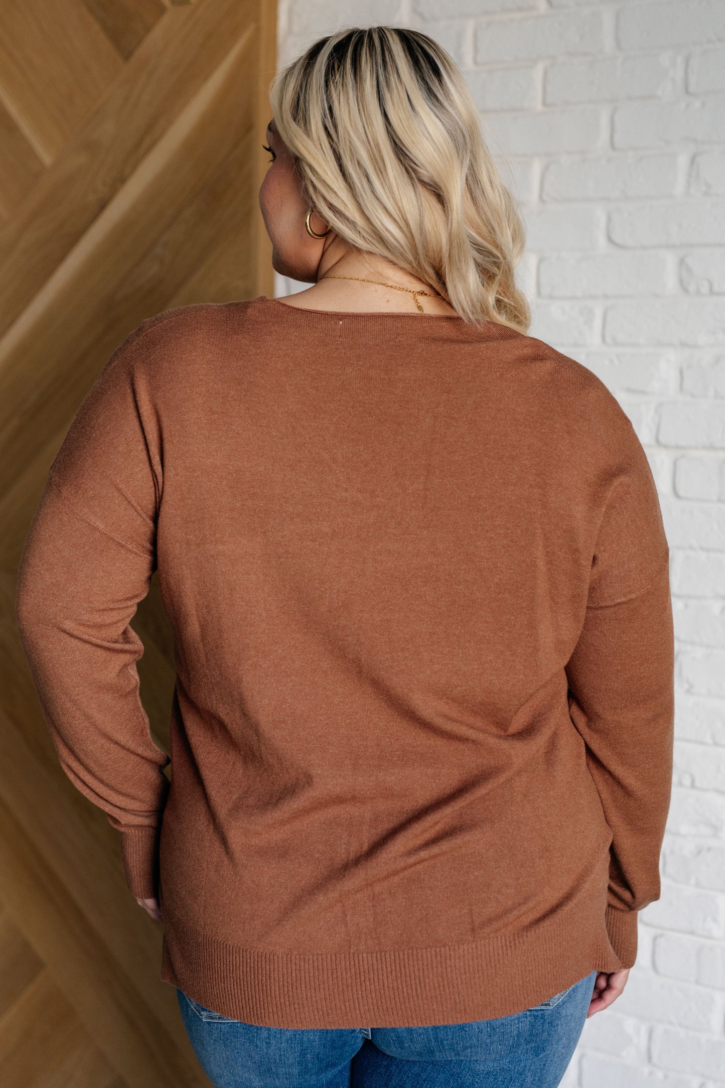 Beata® | V-neck sweater with front seam in deep camel