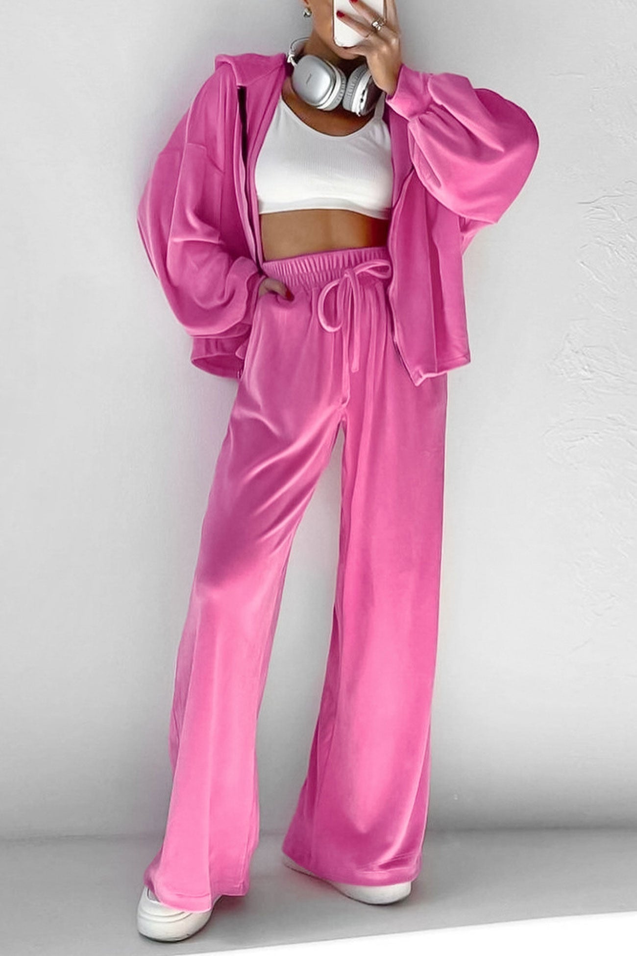 Celia® | Two-piece velvet set with hood and zip pocket