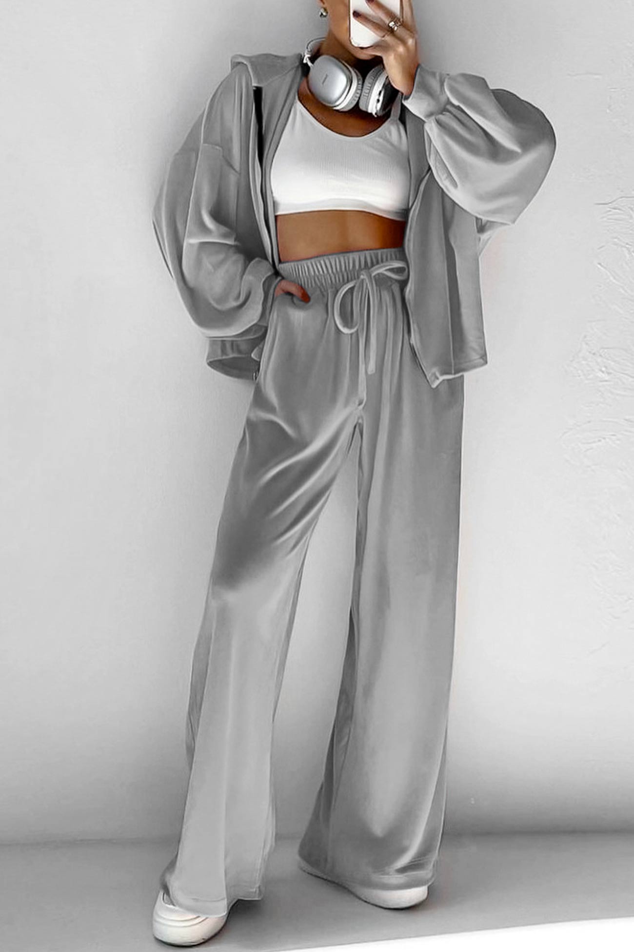 Celia® | Two-piece velvet set with hood and zip pocket