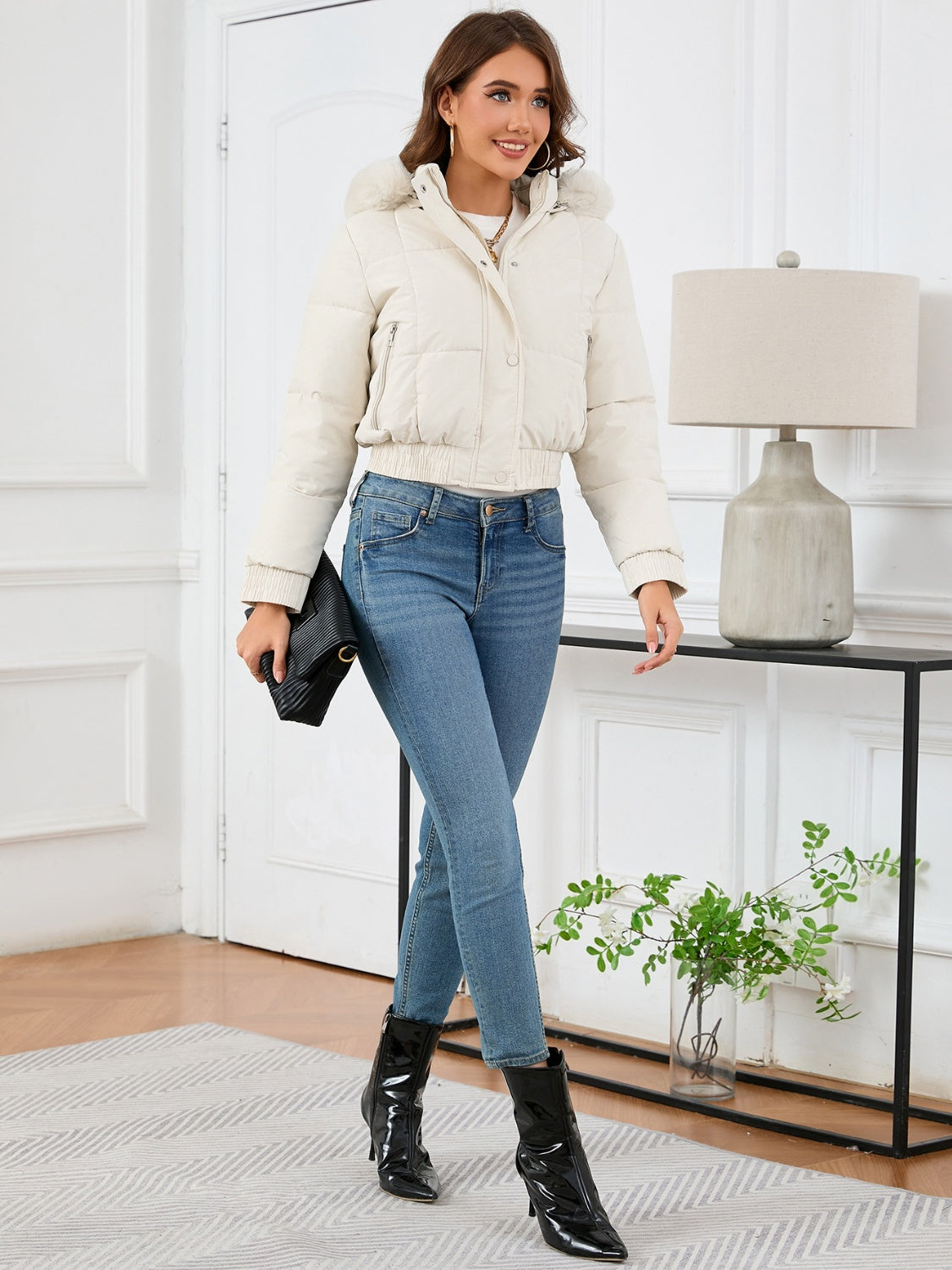Eleonora® | Long-sleeved, cropped winter coat with hood and pockets
