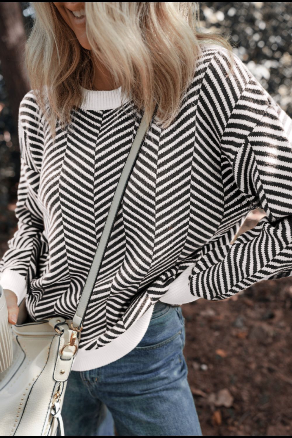 Cándida | Striped long-sleeved sweater with a crew neck