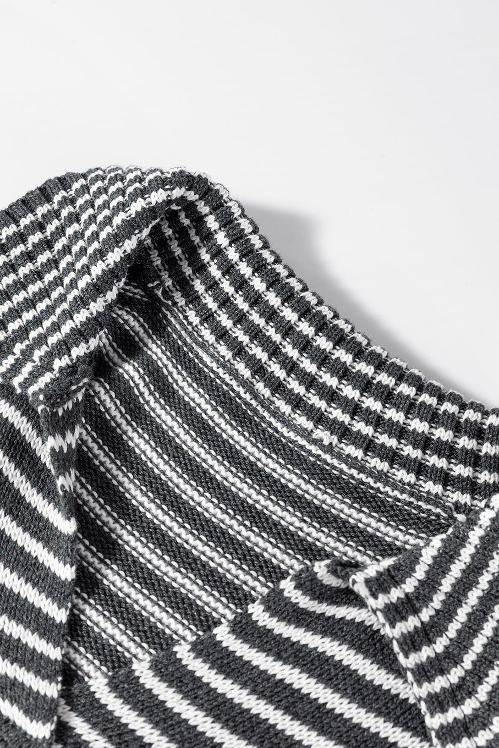Cara® | Sweater vest with striped collar and pockets