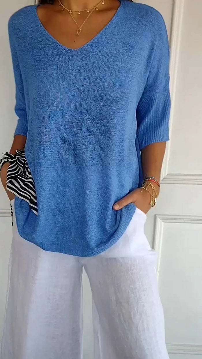 Delia® | Comfortable V-Neck Blouse With A Loose Fit. Casual, Loose-Fitting Top With Half-Length Sleeves.