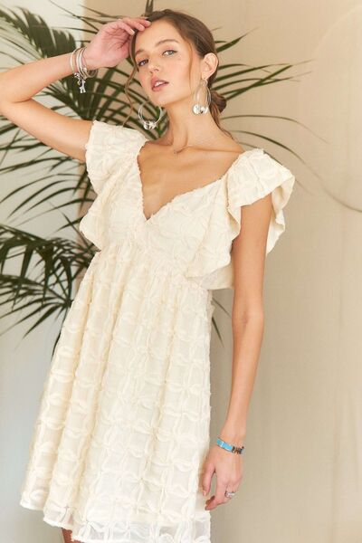 Elara® | V-neck dress with ruffled sleeves that tie at the back