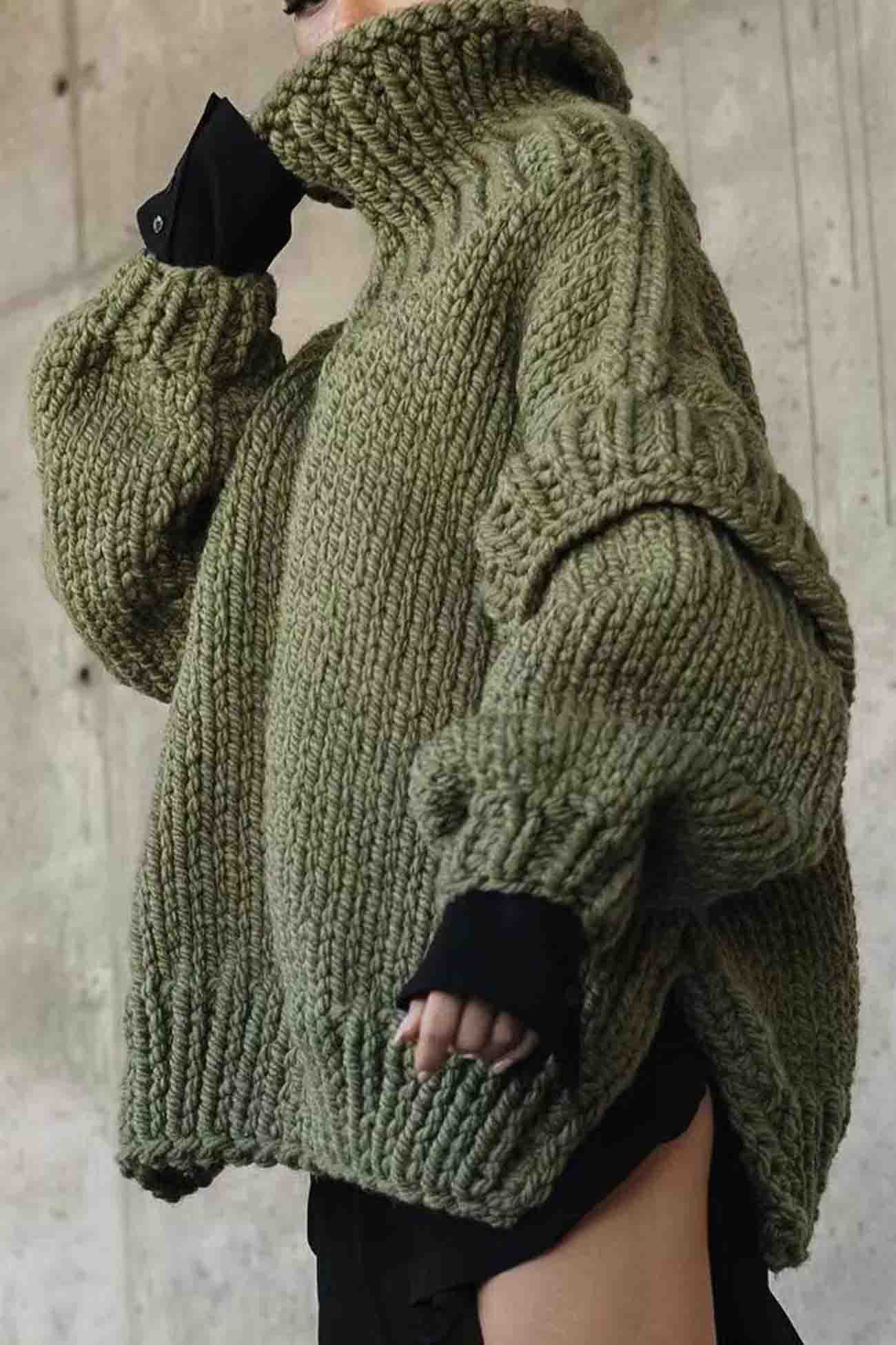 Carina® | Solid color sweater with long sleeves and a cowl neckline