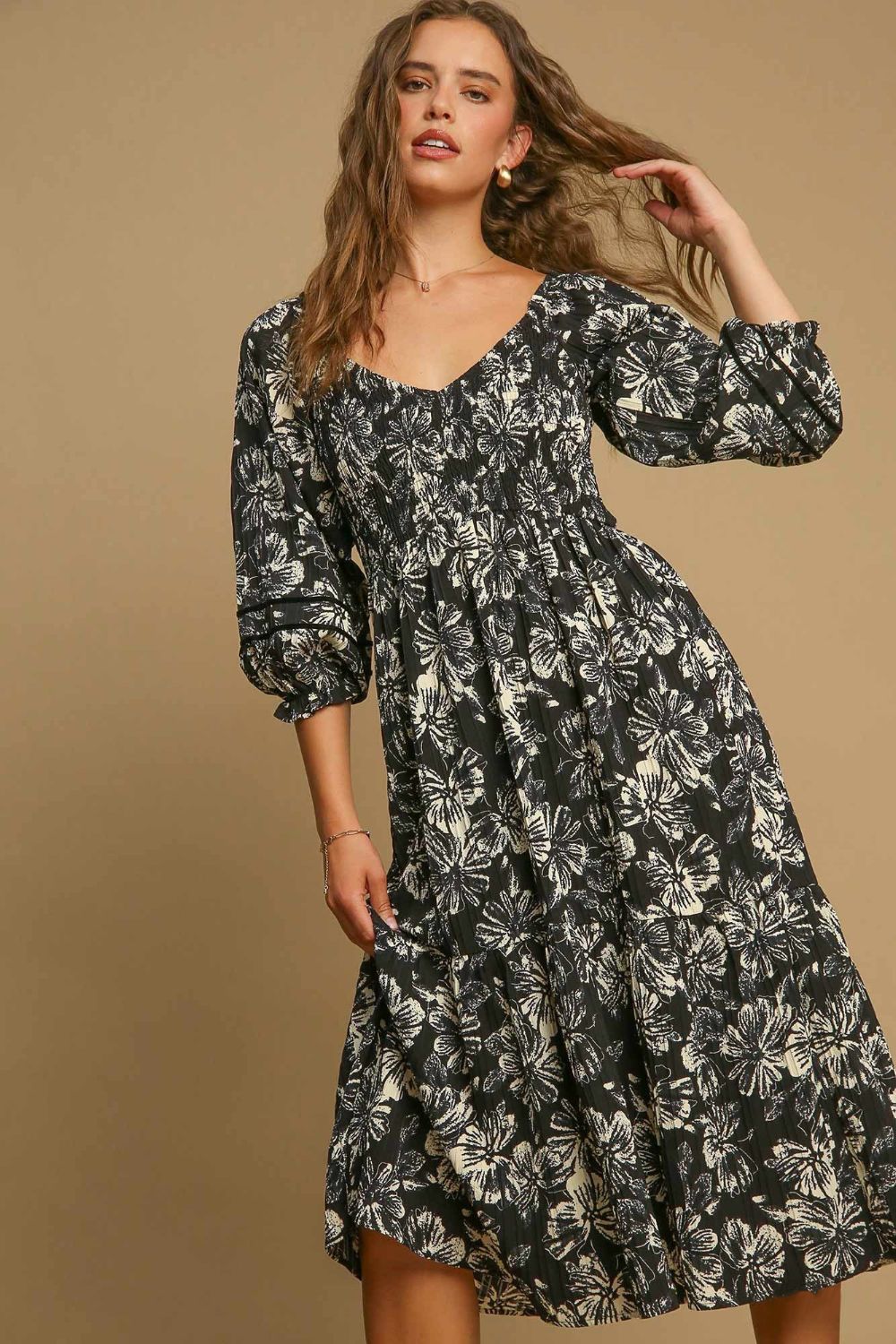 Eleanor® | V-neck dress with floral pattern on the ruffle hem