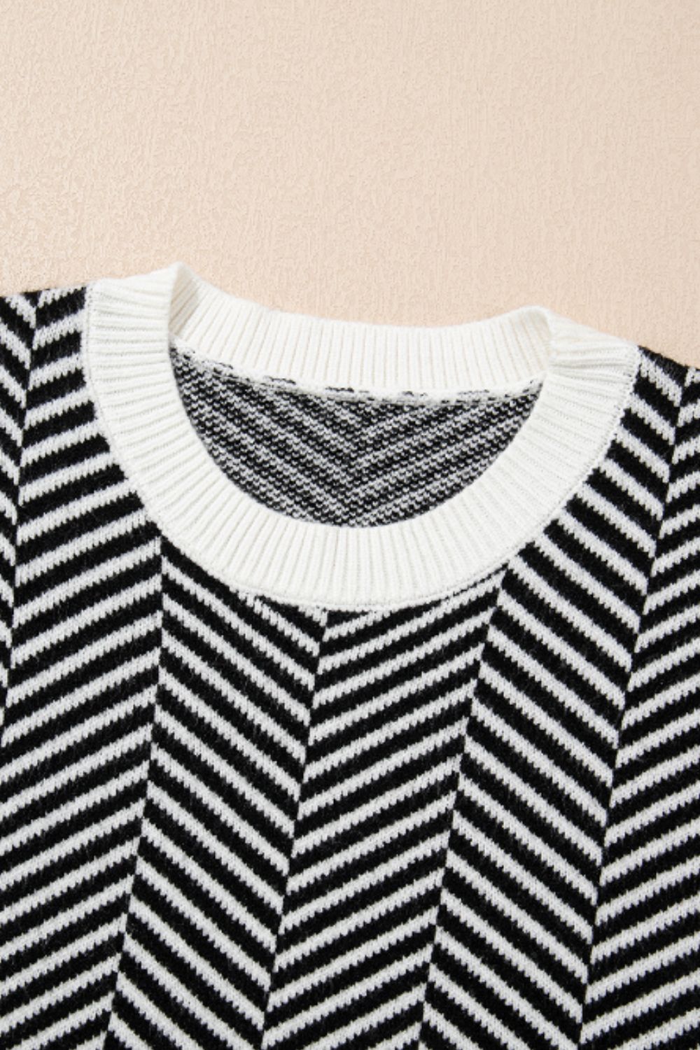 Cándida | Striped long-sleeved sweater with a crew neck