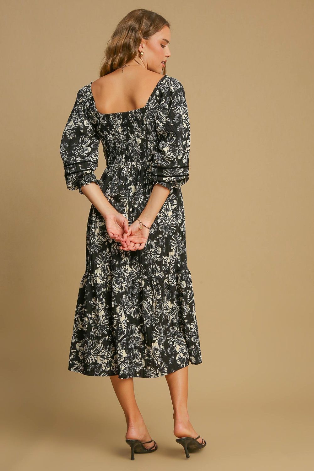 Eleanor® | V-neck dress with floral pattern on the ruffle hem